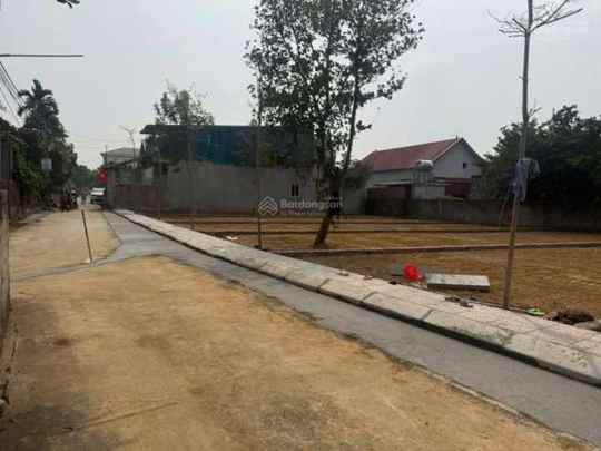 Bán đất nền sát trường học, sân bóng Tản Lĩnh, gần khu du lịch Ao Vua - Ba Vì - Hà Nội