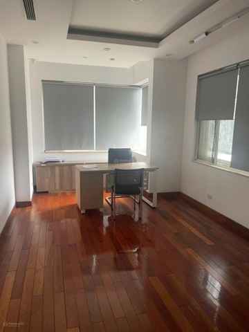 Cho thuê biệt thự KĐT Yên Hòa, DT 200m2, xây 3 tầng. Nhà đẹp, đường rộng. Làm văn phòng