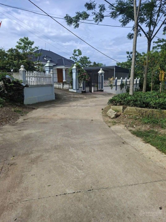 Chủ cần tiền bán gấp lô đất đẹp Suối Hai, Ba Vì. 300m2, 150m2 đất ở, mặt tiền 15m giá 1,4 tỷ
